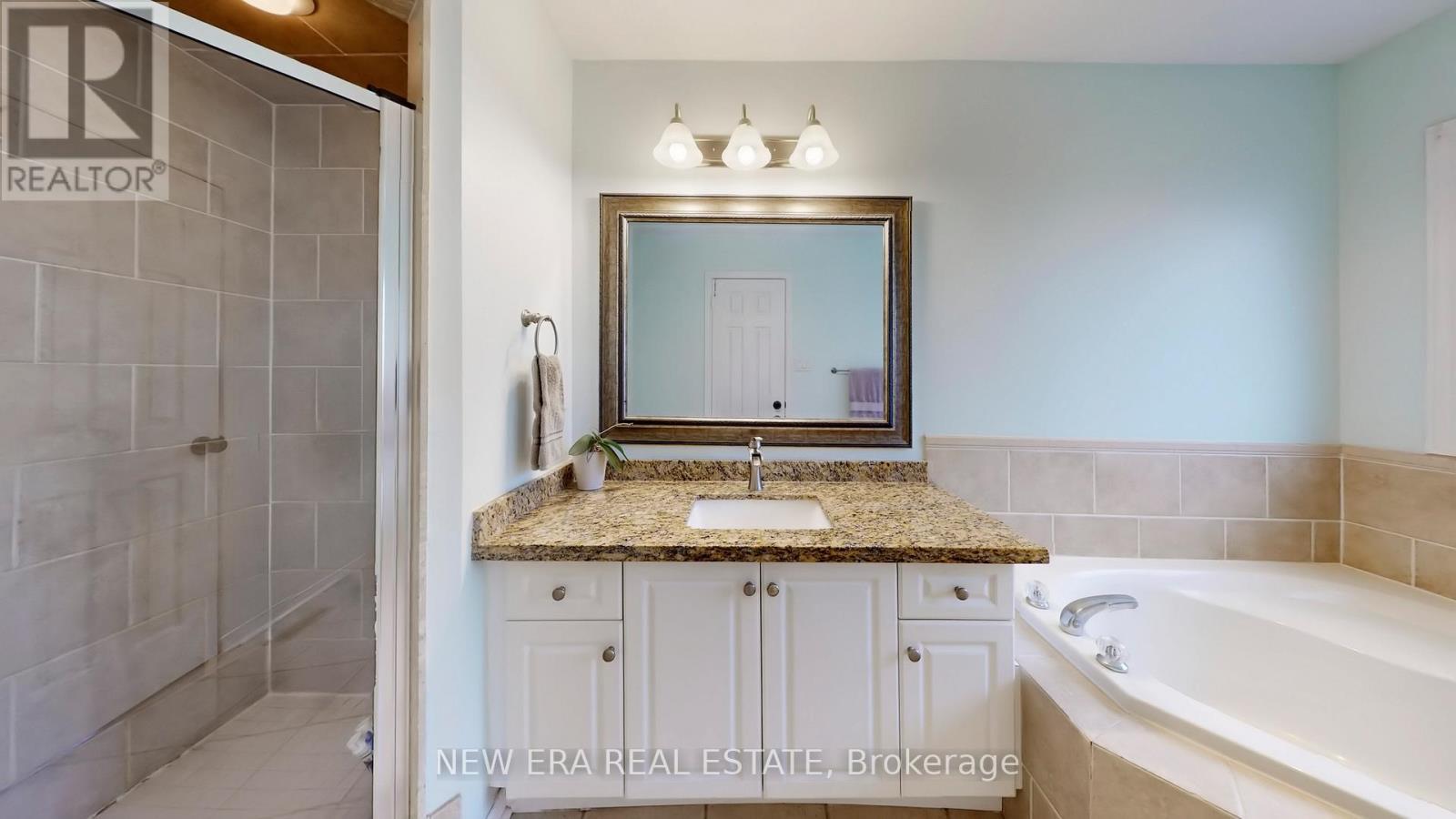 496 Delphine Drive, Burlington, ON - Indoor Photo Showing Bathroom