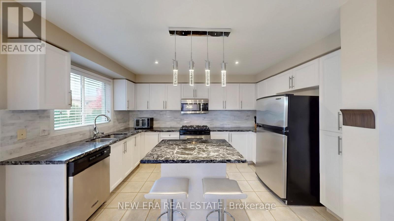 496 Delphine Drive, Burlington, ON - Indoor Photo Showing Kitchen With Double Sink With Upgraded Kitchen
