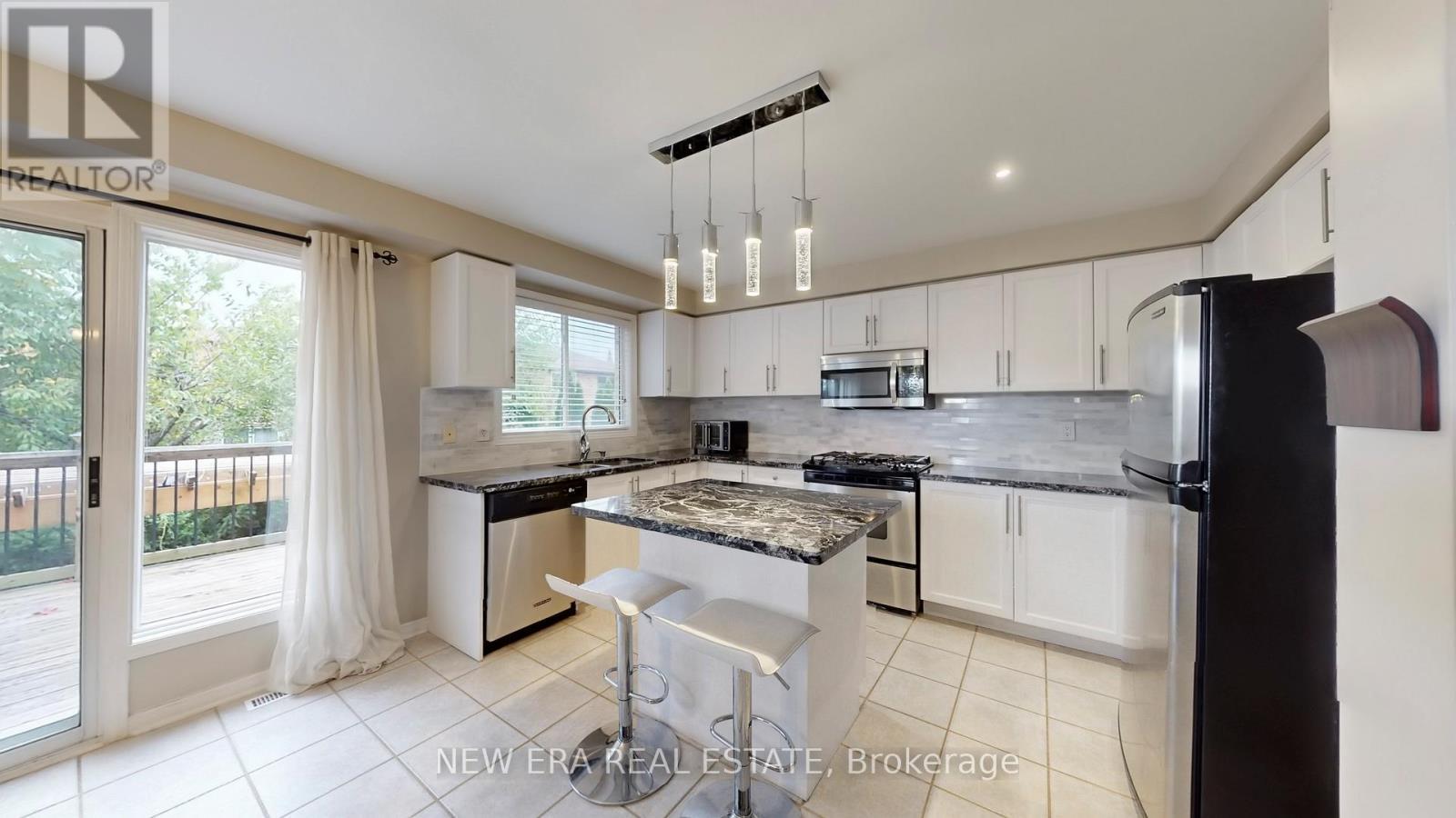 496 Delphine Drive, Burlington, ON - Indoor Photo Showing Kitchen With Upgraded Kitchen