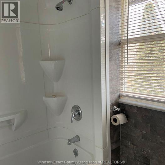 1566 Bruce Avenue Unit# Upper, Windsor, ON - Indoor Photo Showing Bathroom