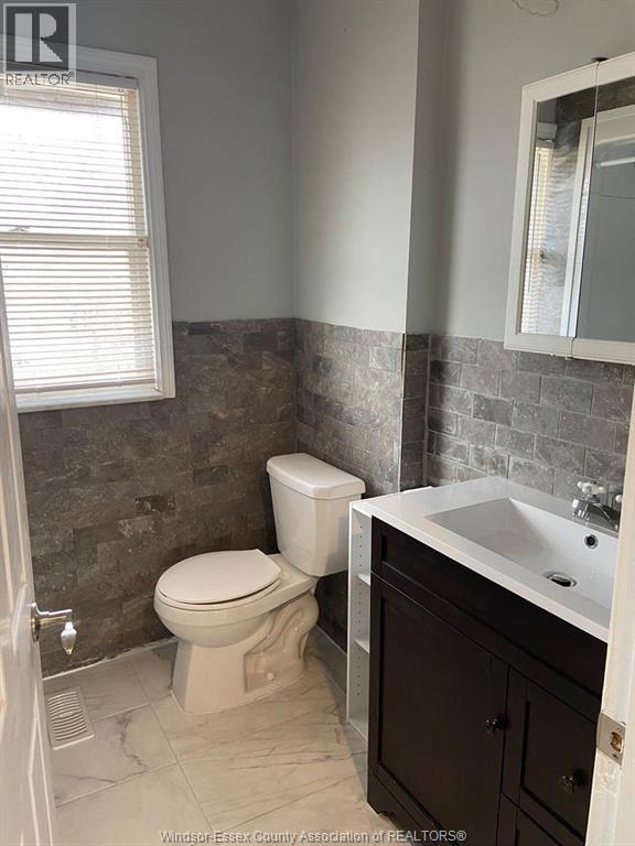1566 Bruce Avenue Unit# Upper, Windsor, ON - Indoor Photo Showing Bathroom
