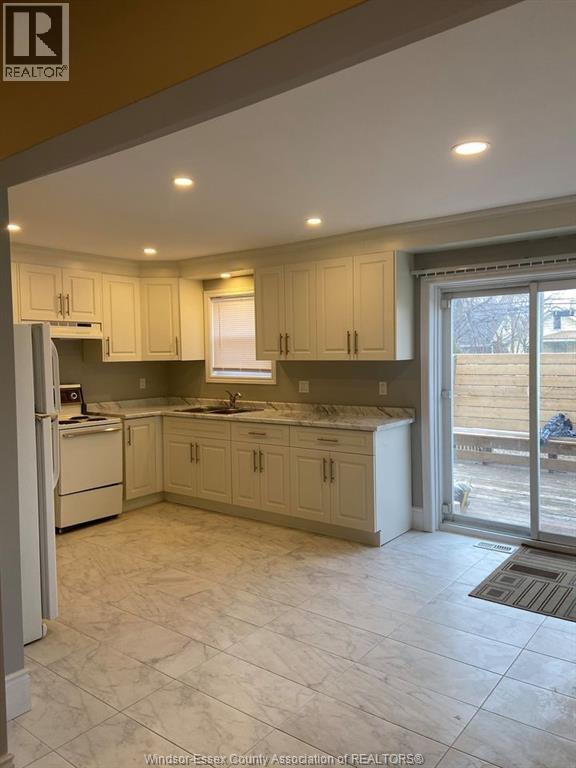1566 Bruce Avenue Unit# Upper, Windsor, ON - Indoor Photo Showing Kitchen