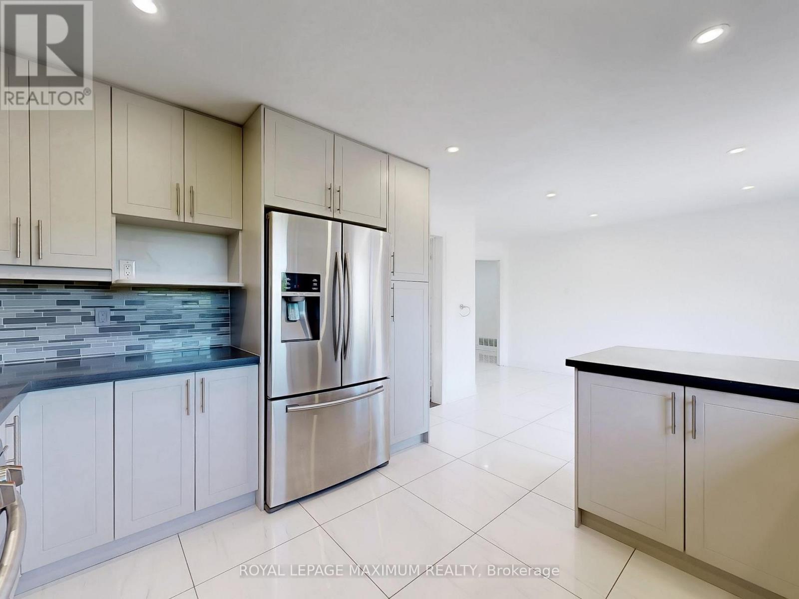 22 A Waltham Crescent, Richmond Hill, ON - Indoor Photo Showing Kitchen