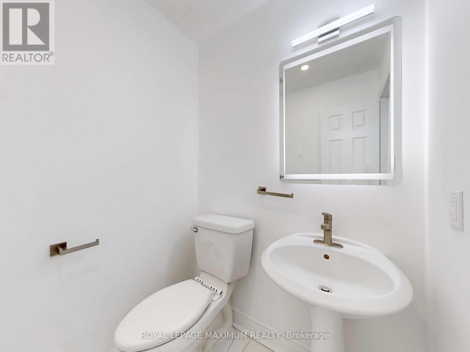 22 A Waltham Crescent, Richmond Hill, ON - Indoor Photo Showing Bathroom