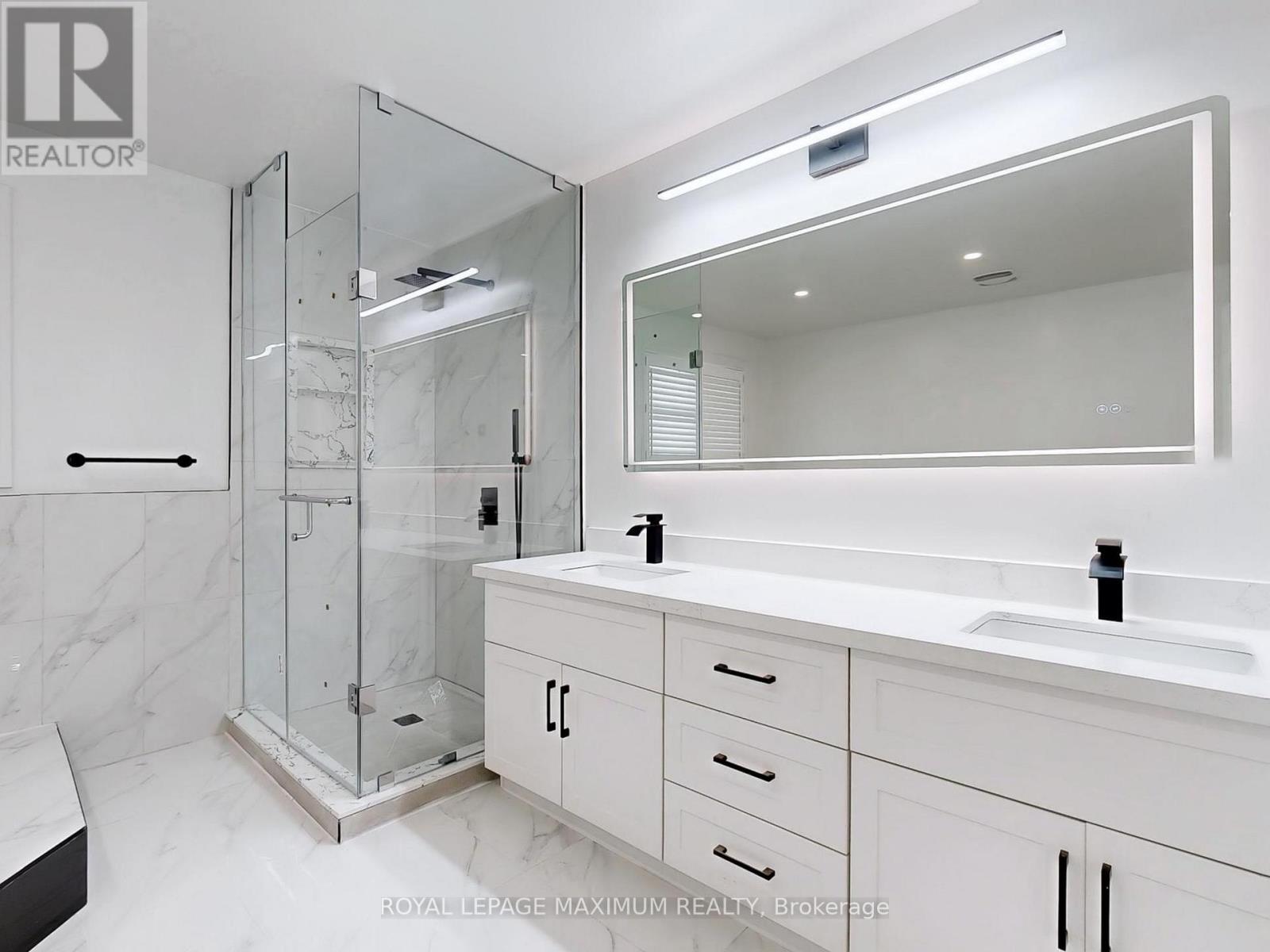 22 A Waltham Crescent, Richmond Hill, ON - Indoor Photo Showing Bathroom