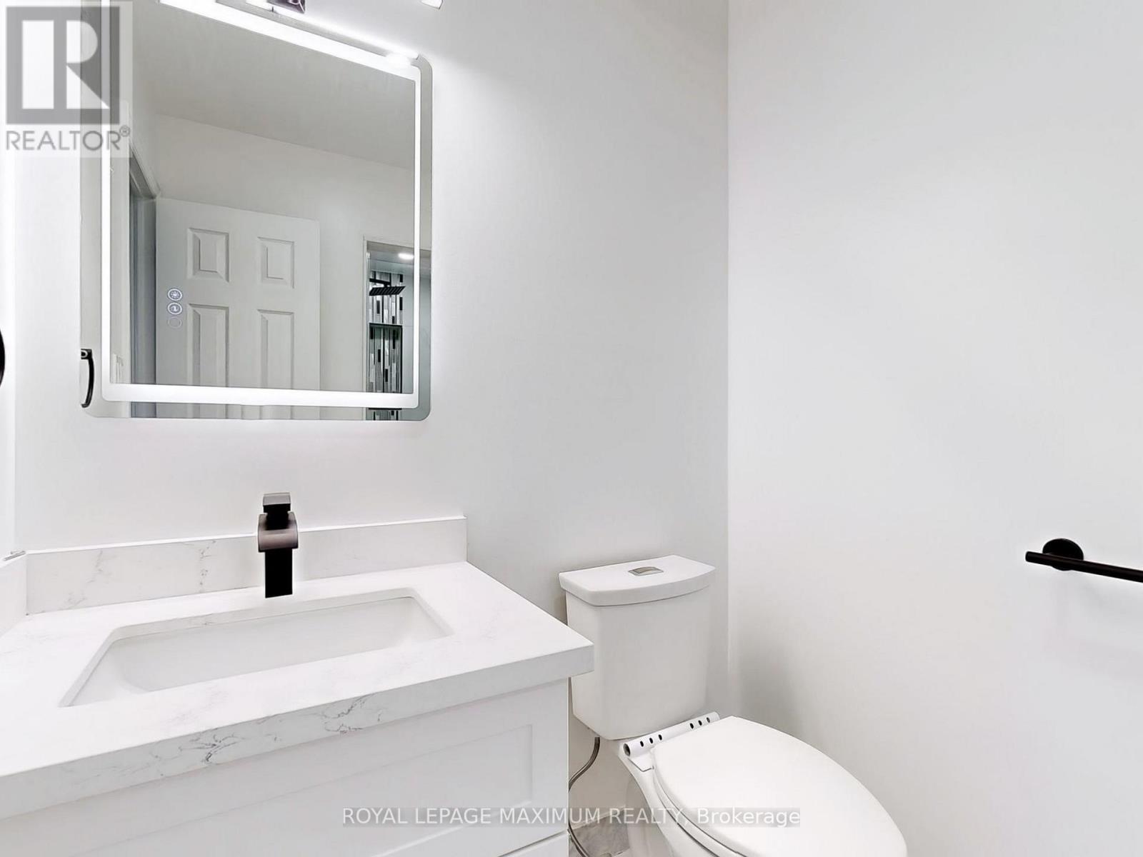 22 A Waltham Crescent, Richmond Hill, ON - Indoor Photo Showing Bathroom