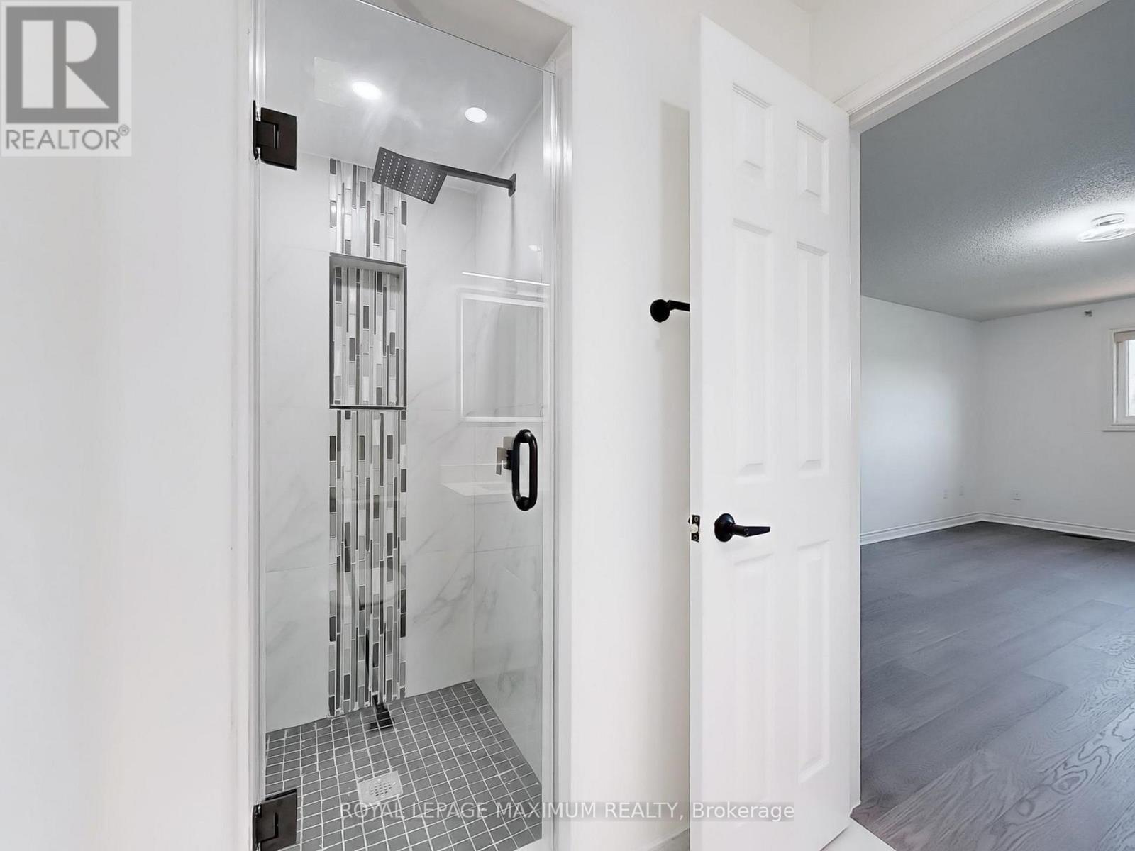 22 A Waltham Crescent, Richmond Hill, ON - Indoor Photo Showing Other Room