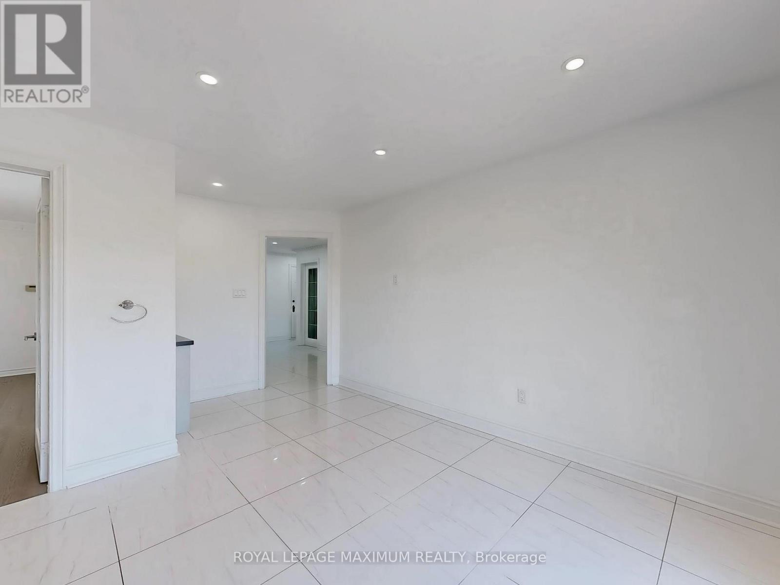 22 A Waltham Crescent, Richmond Hill, ON - Indoor Photo Showing Other Room