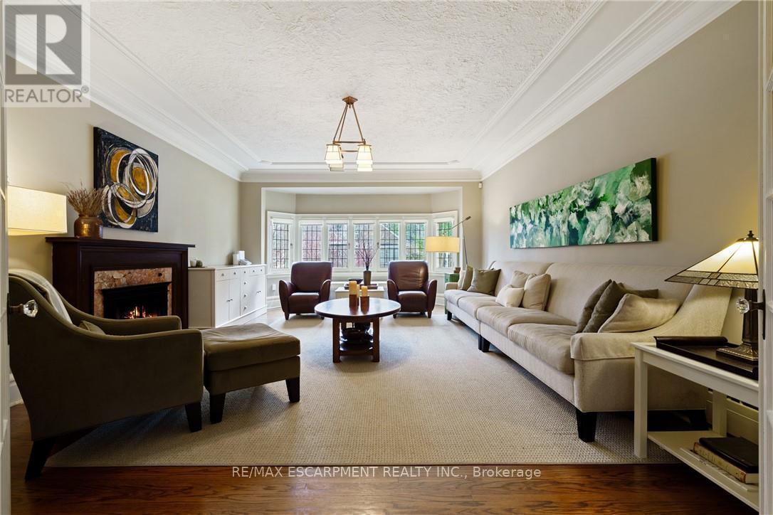 2 Oak Knoll Drive, Hamilton, ON - Indoor Photo Showing Living Room With Fireplace