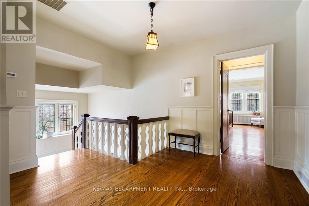 2 Oak Knoll Drive, Hamilton, ON - Indoor Photo Showing Other Room