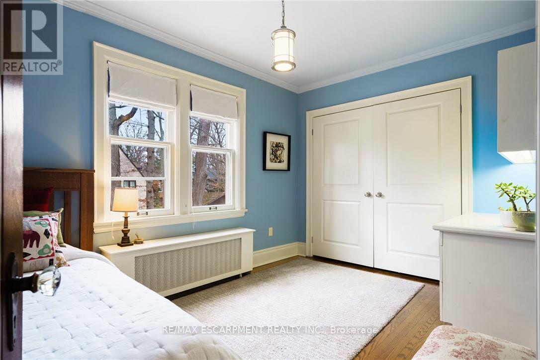 2 Oak Knoll Drive, Hamilton, ON - Indoor Photo Showing Bedroom