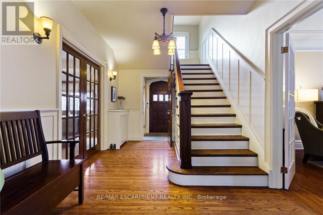 2 Oak Knoll Drive, Hamilton, ON - Indoor Photo Showing Other Room