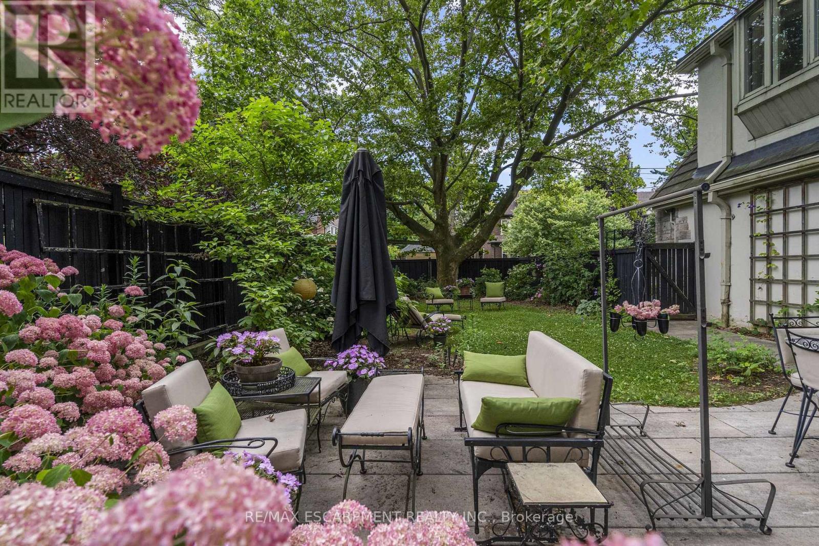 2 Oak Knoll Drive, Hamilton, ON - Outdoor With Deck Patio Veranda