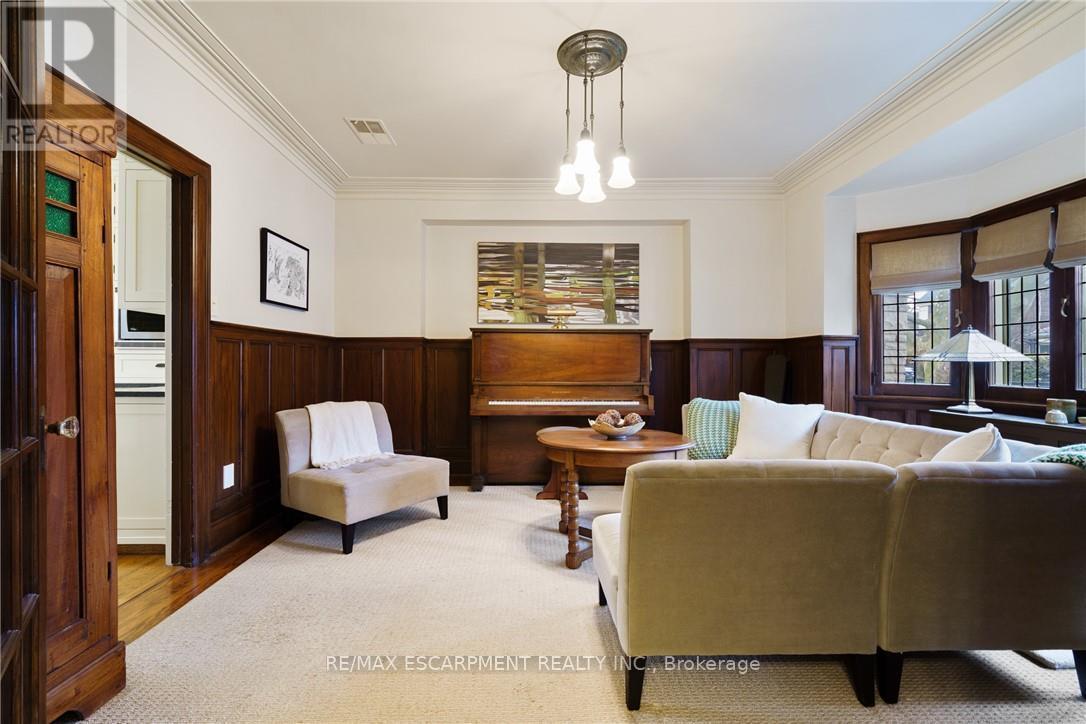 2 Oak Knoll Drive, Hamilton, ON - Indoor