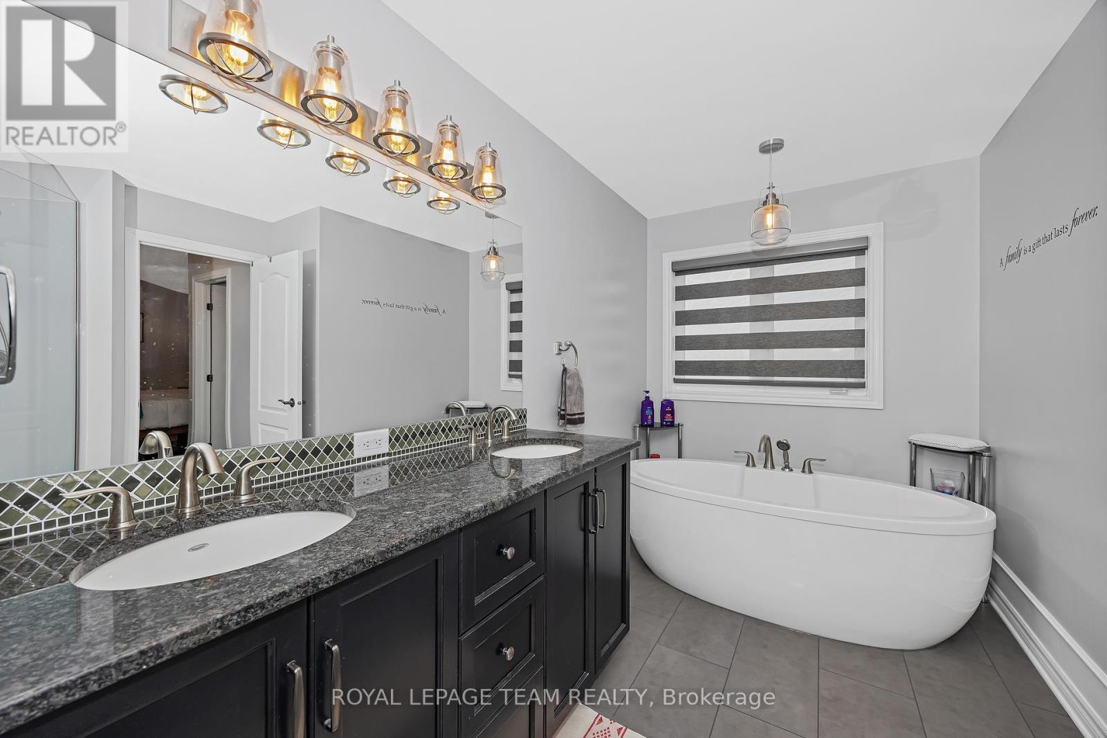 51 Bridle Crest Court, Ottawa, ON - Indoor Photo Showing Bathroom