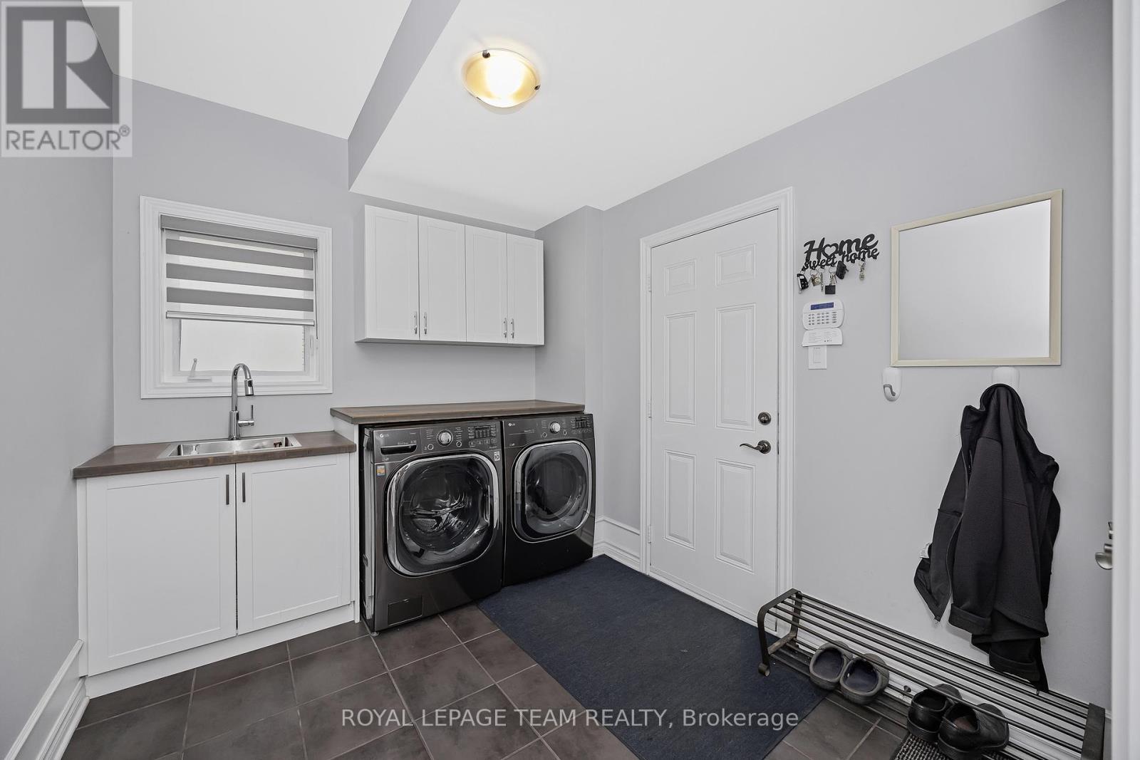 51 Bridle Crest Court, Ottawa, ON - Indoor Photo Showing Laundry Room
