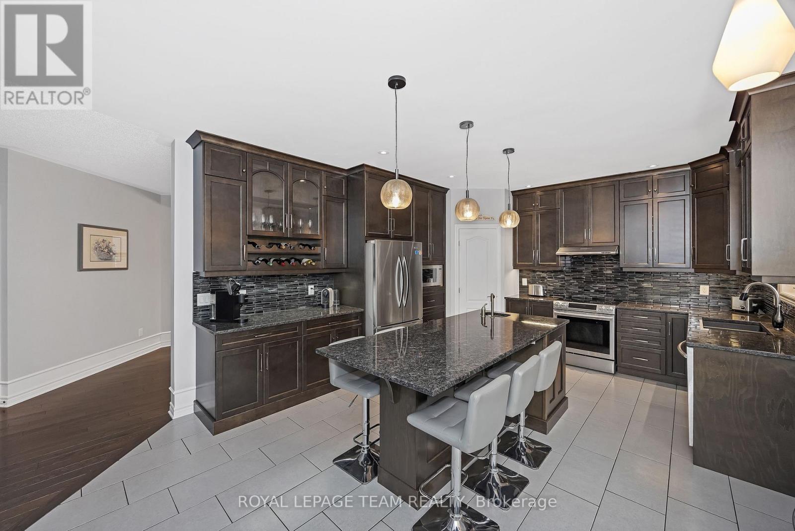 51 Bridle Crest Court, Ottawa, ON - Indoor Photo Showing Kitchen With Double Sink With Upgraded Kitchen