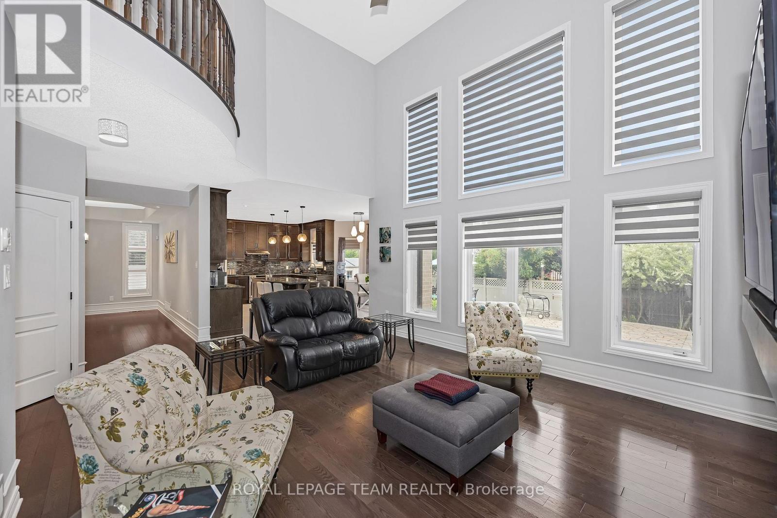 51 Bridle Crest Court, Ottawa, ON - Indoor Photo Showing Living Room