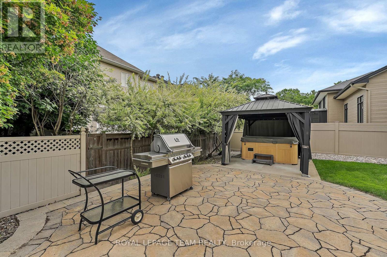 51 Bridle Crest Court, Ottawa, ON - Outdoor