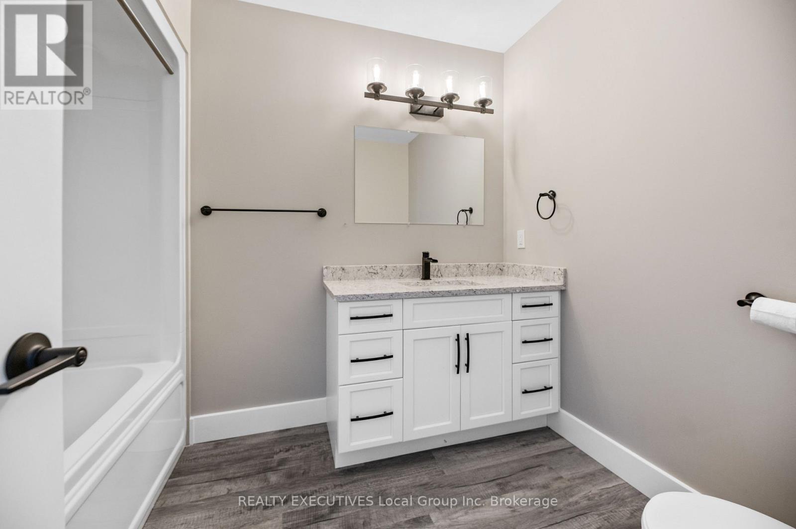 1276 Hart Road, Callander, ON - Indoor Photo Showing Bathroom