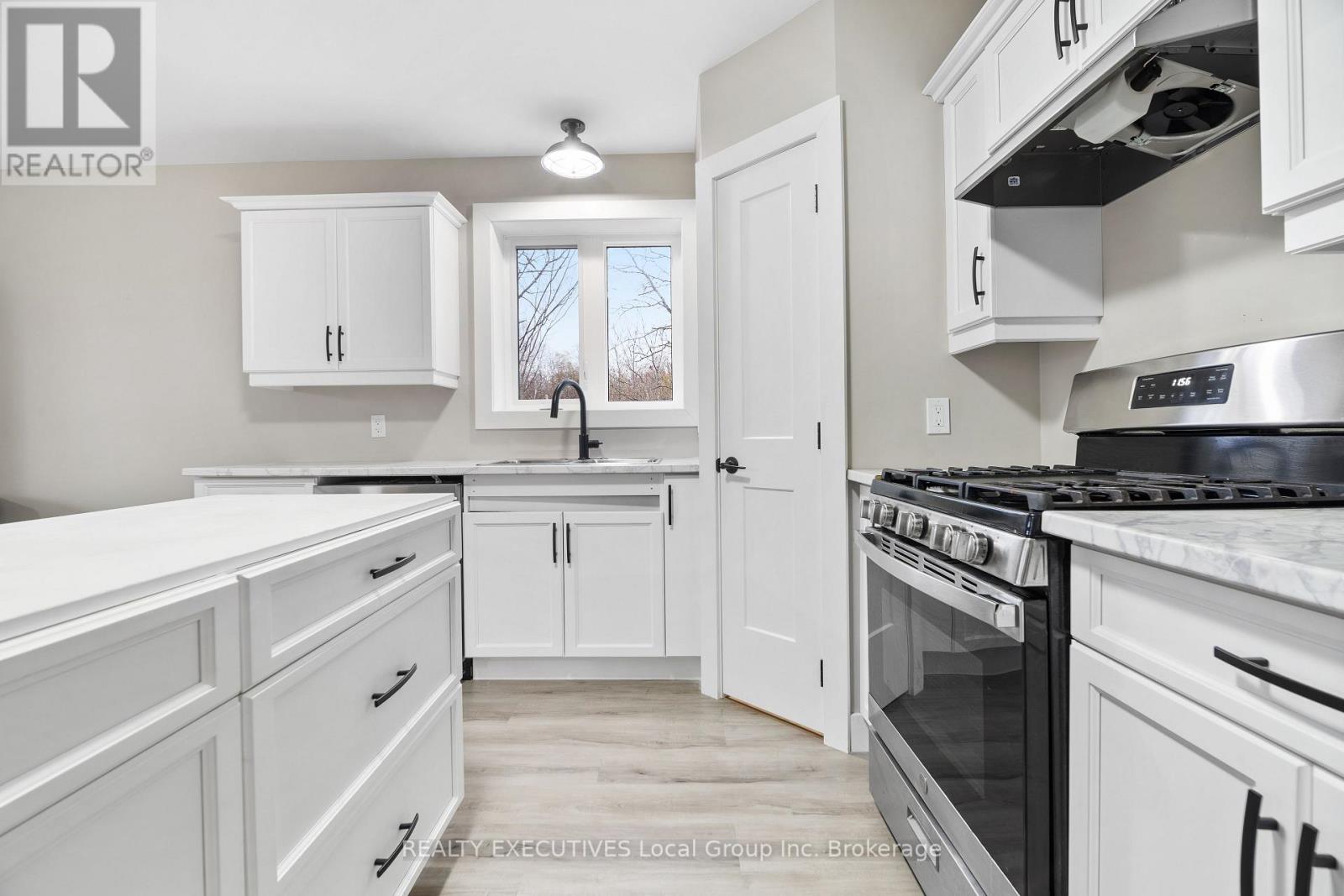 1276 Hart Road, Callander, ON - Indoor Photo Showing Kitchen