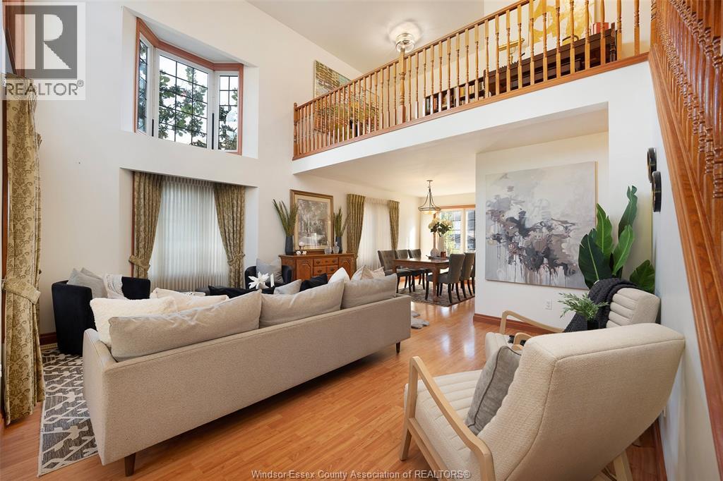 11363 Amalfi, Windsor, ON - Indoor Photo Showing Living Room