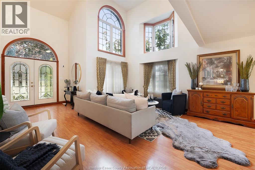 11363 Amalfi, Windsor, ON - Indoor Photo Showing Living Room