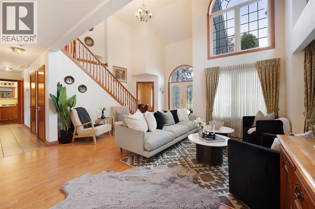 11363 Amalfi, Windsor, ON - Indoor Photo Showing Living Room