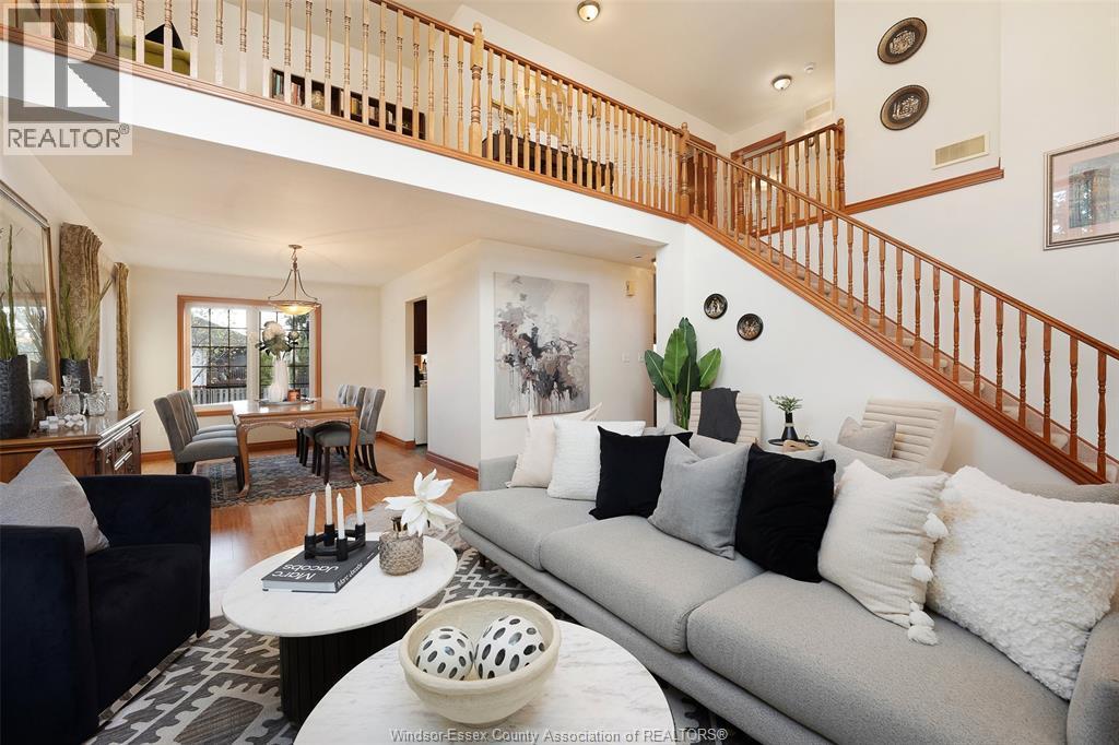 11363 Amalfi, Windsor, ON - Indoor Photo Showing Living Room