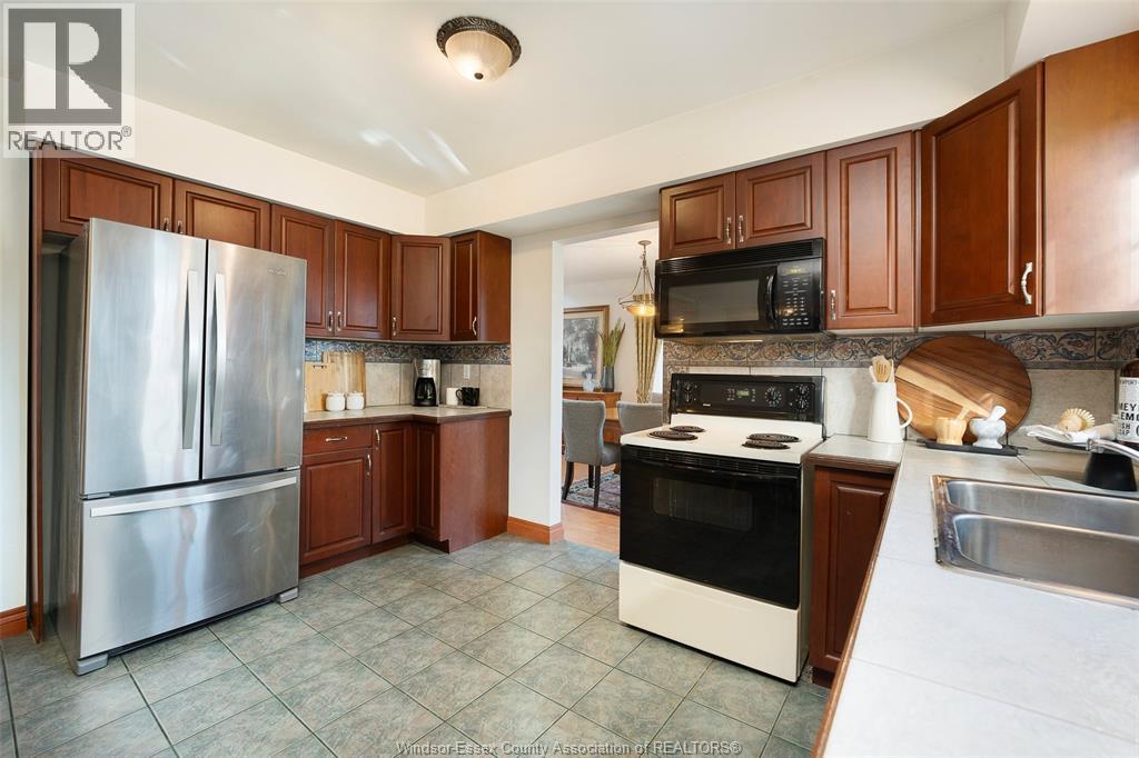 11363 Amalfi, Windsor, ON - Indoor Photo Showing Kitchen With Double Sink