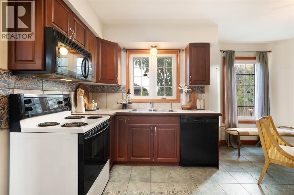 11363 Amalfi, Windsor, ON - Indoor Photo Showing Kitchen With Double Sink