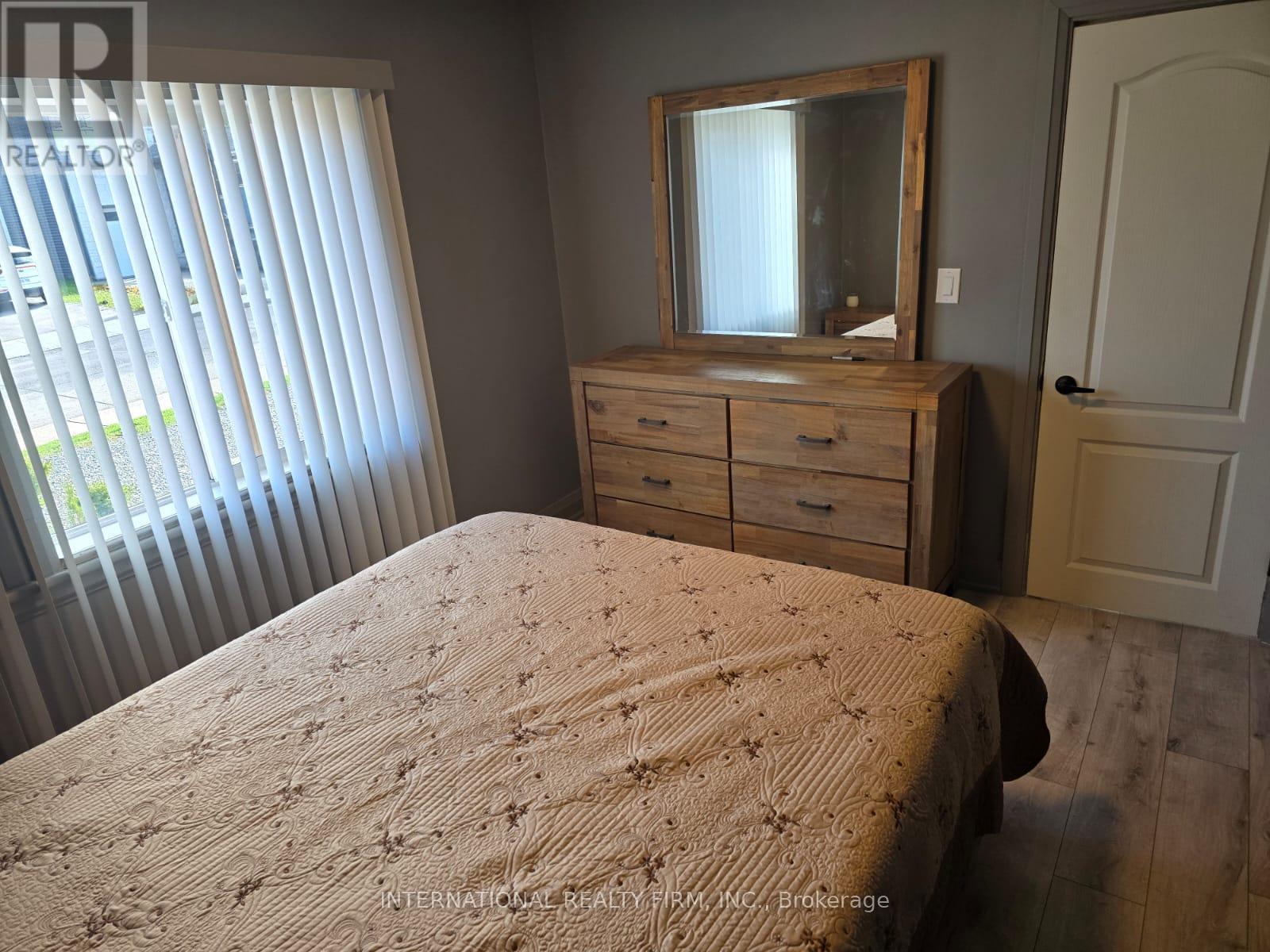 Master Bedroom - 731 Knox Avenue, Hamilton, ON - Indoor Photo Showing Bedroom