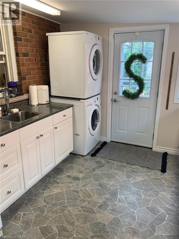 317 Bedford Road, Kitchener, ON - Indoor Photo Showing Laundry Room