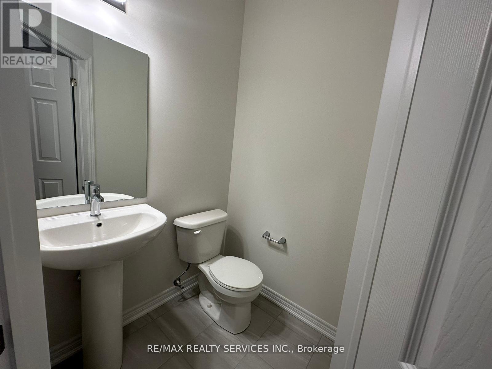 93 Air Dancer Crescent, Oshawa, ON - Indoor Photo Showing Bathroom
