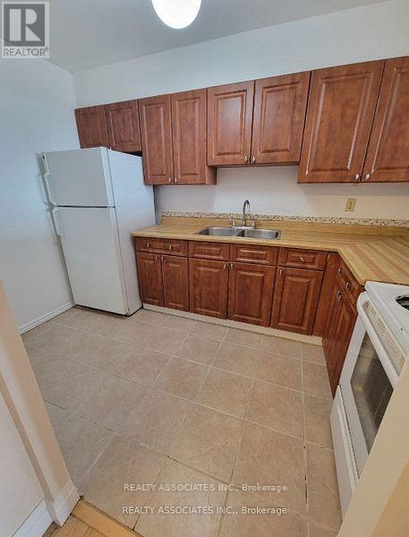 1613 - 55 Bamburgh Circle, Toronto, ON - Indoor Photo Showing Kitchen With Double Sink