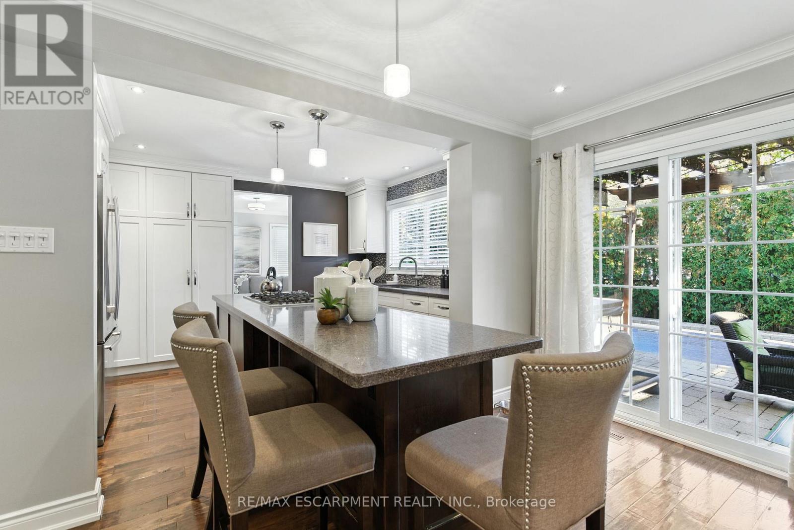 2041 Quail Valley Drive, Burlington, ON - Indoor Photo Showing Dining Room