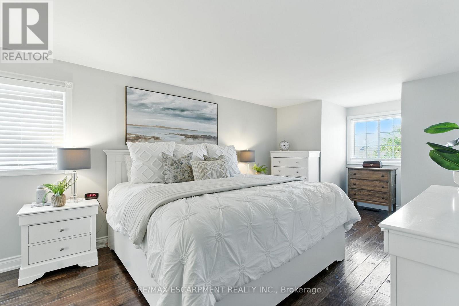 2041 Quail Valley Drive, Burlington, ON - Indoor Photo Showing Bedroom