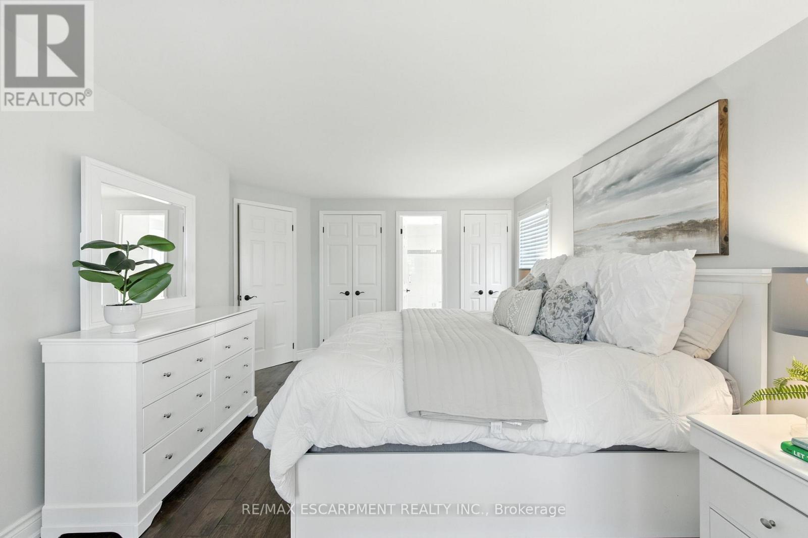 2041 Quail Valley Drive, Burlington, ON - Indoor Photo Showing Bedroom
