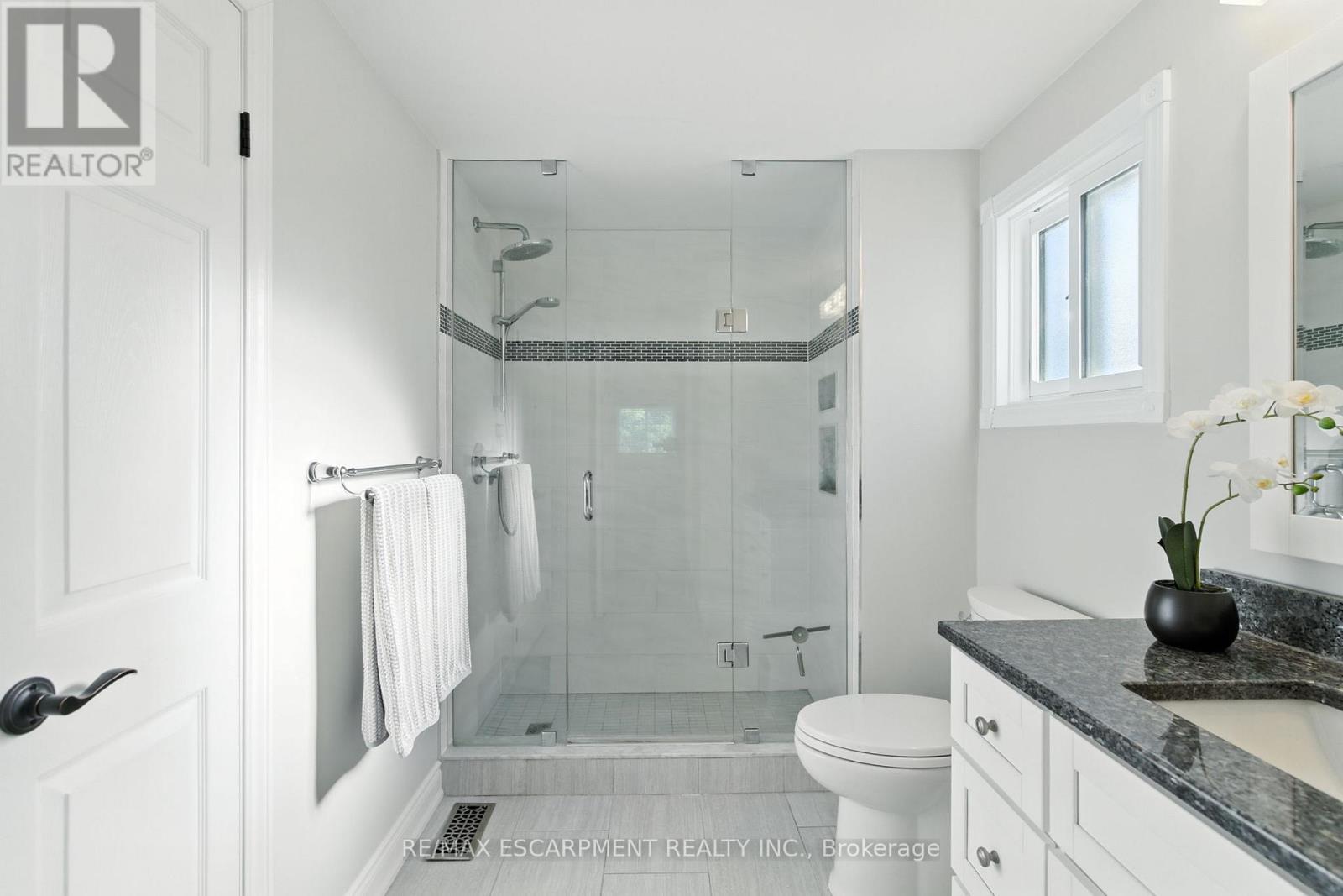 2041 Quail Valley Drive, Burlington, ON - Indoor Photo Showing Bathroom