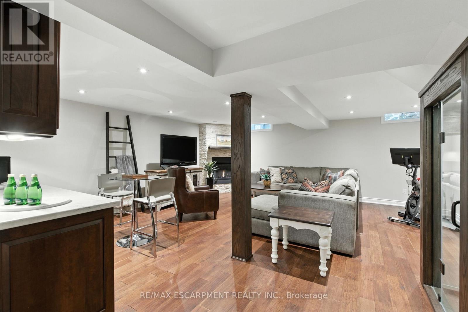 2041 Quail Valley Drive, Burlington, ON - Indoor