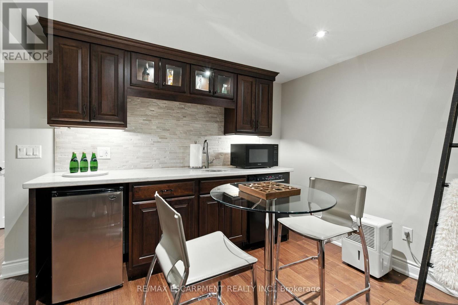 2041 Quail Valley Drive, Burlington, ON - Indoor