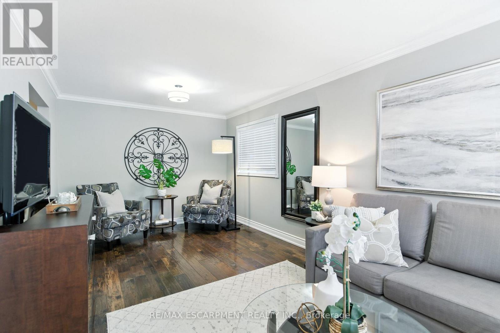 2041 Quail Valley Drive, Burlington, ON - Indoor Photo Showing Living Room
