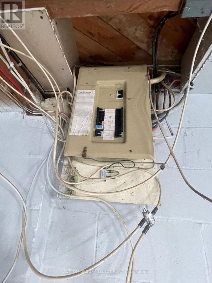 14 St Charles Street, Huron East (Vanastra), ON - Indoor