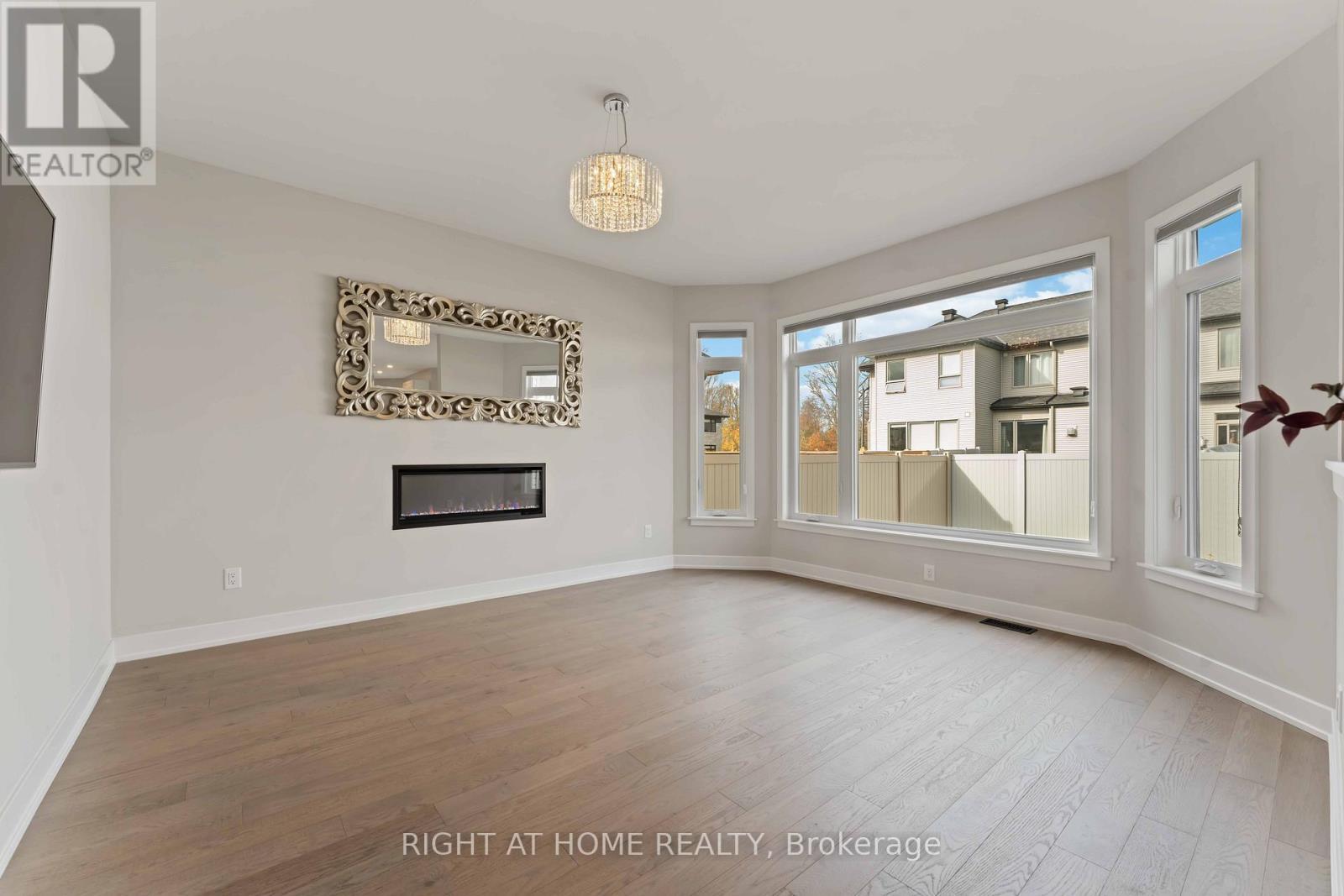 203 Osterley Way, Ottawa, ON - Indoor