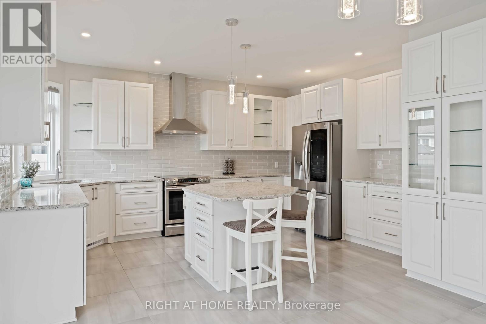 203 Osterley Way, Ottawa, ON - Indoor Photo Showing Kitchen With Stainless Steel Kitchen With Upgraded Kitchen