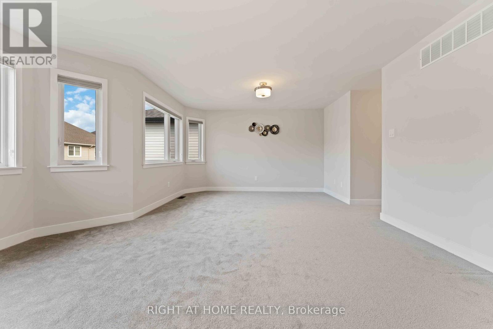 203 Osterley Way, Ottawa, ON - Indoor Photo Showing Other Room