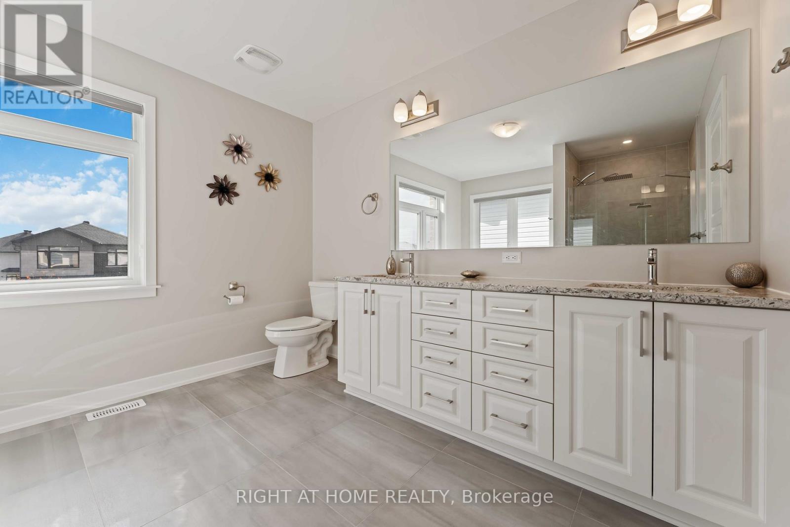 203 Osterley Way, Ottawa, ON - Indoor Photo Showing Bathroom