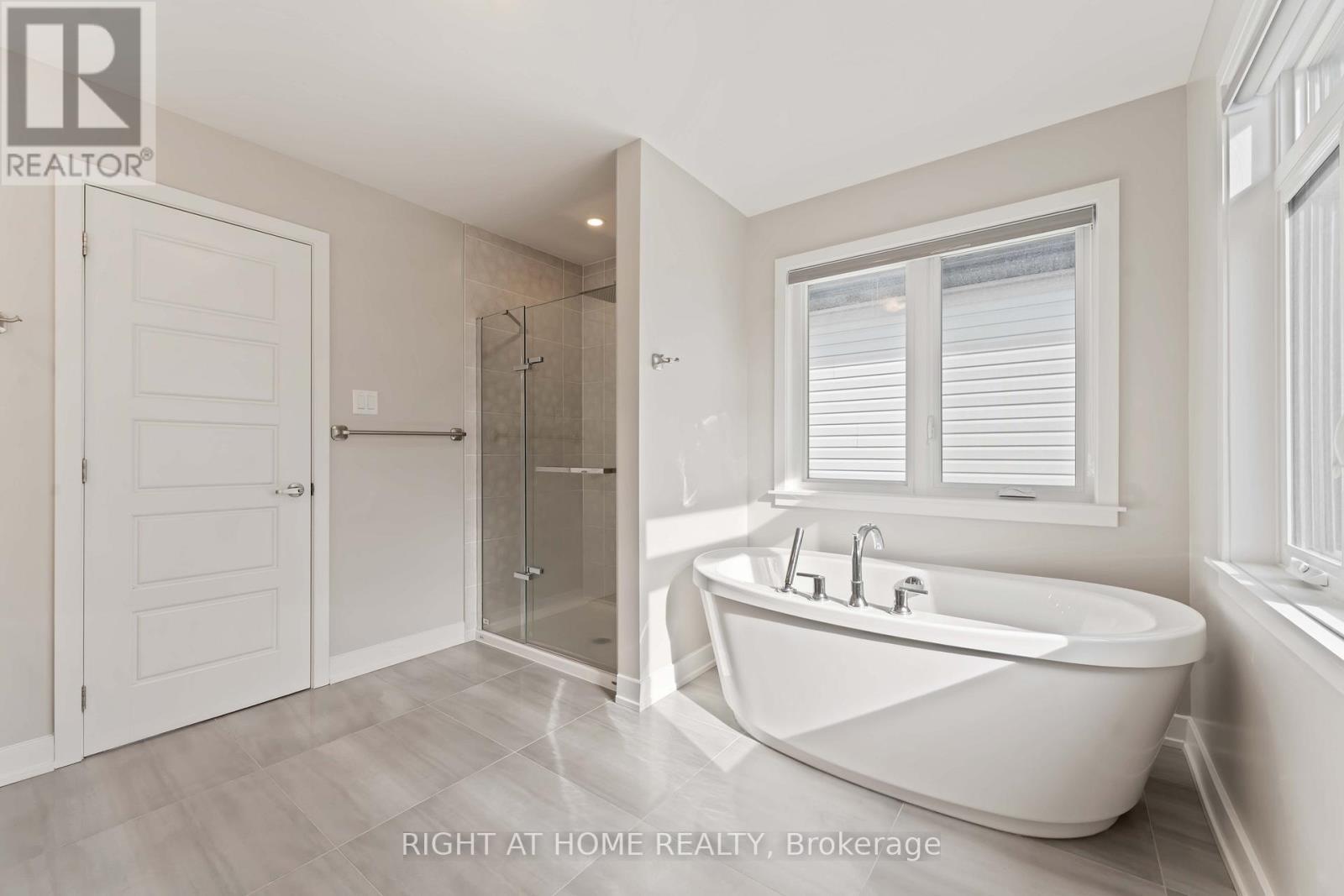 203 Osterley Way, Ottawa, ON - Indoor Photo Showing Bathroom
