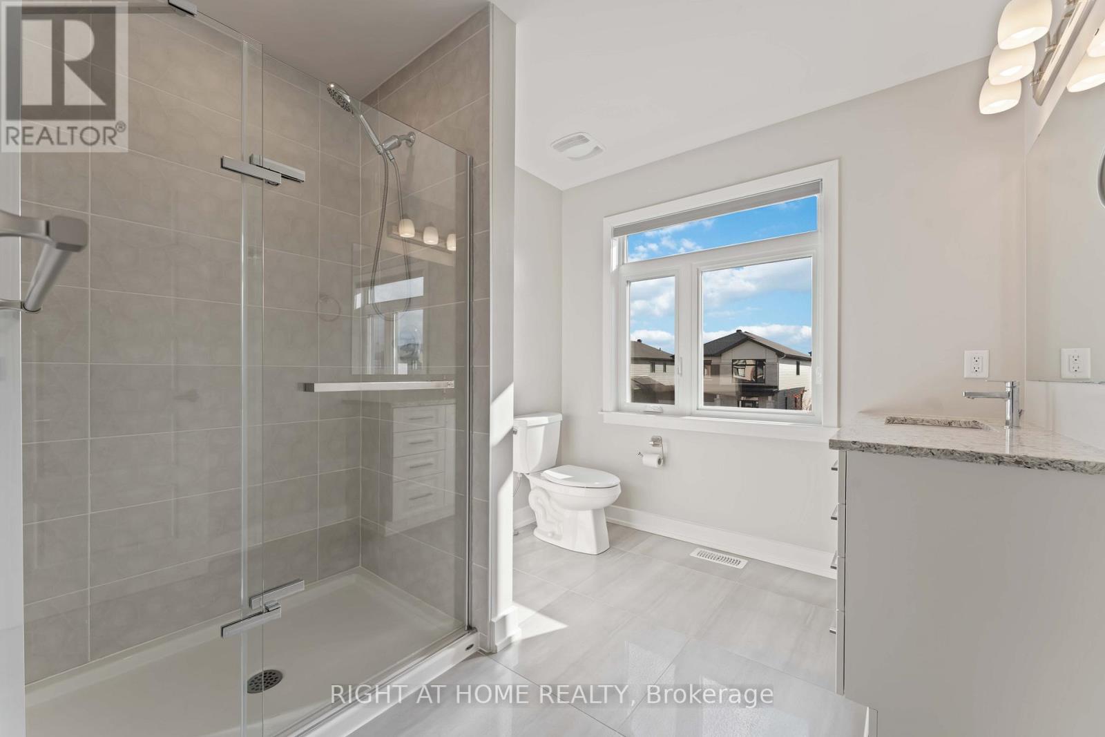203 Osterley Way, Ottawa, ON - Indoor Photo Showing Bathroom
