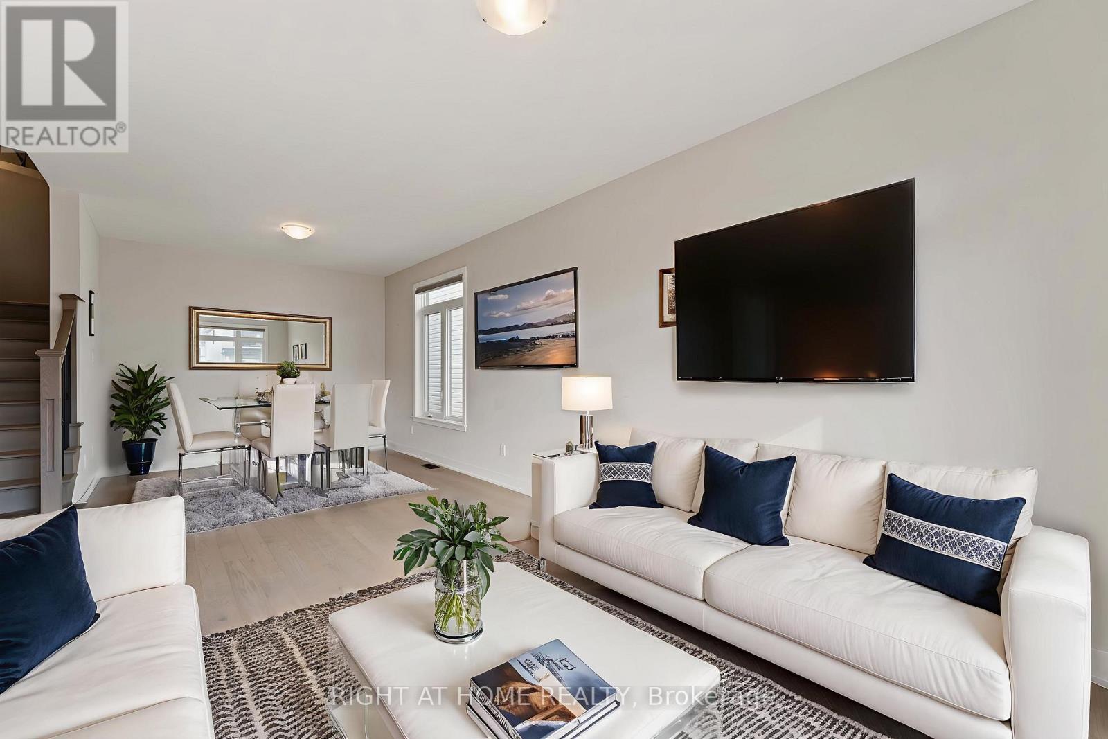 203 Osterley Way, Ottawa, ON - Indoor Photo Showing Living Room